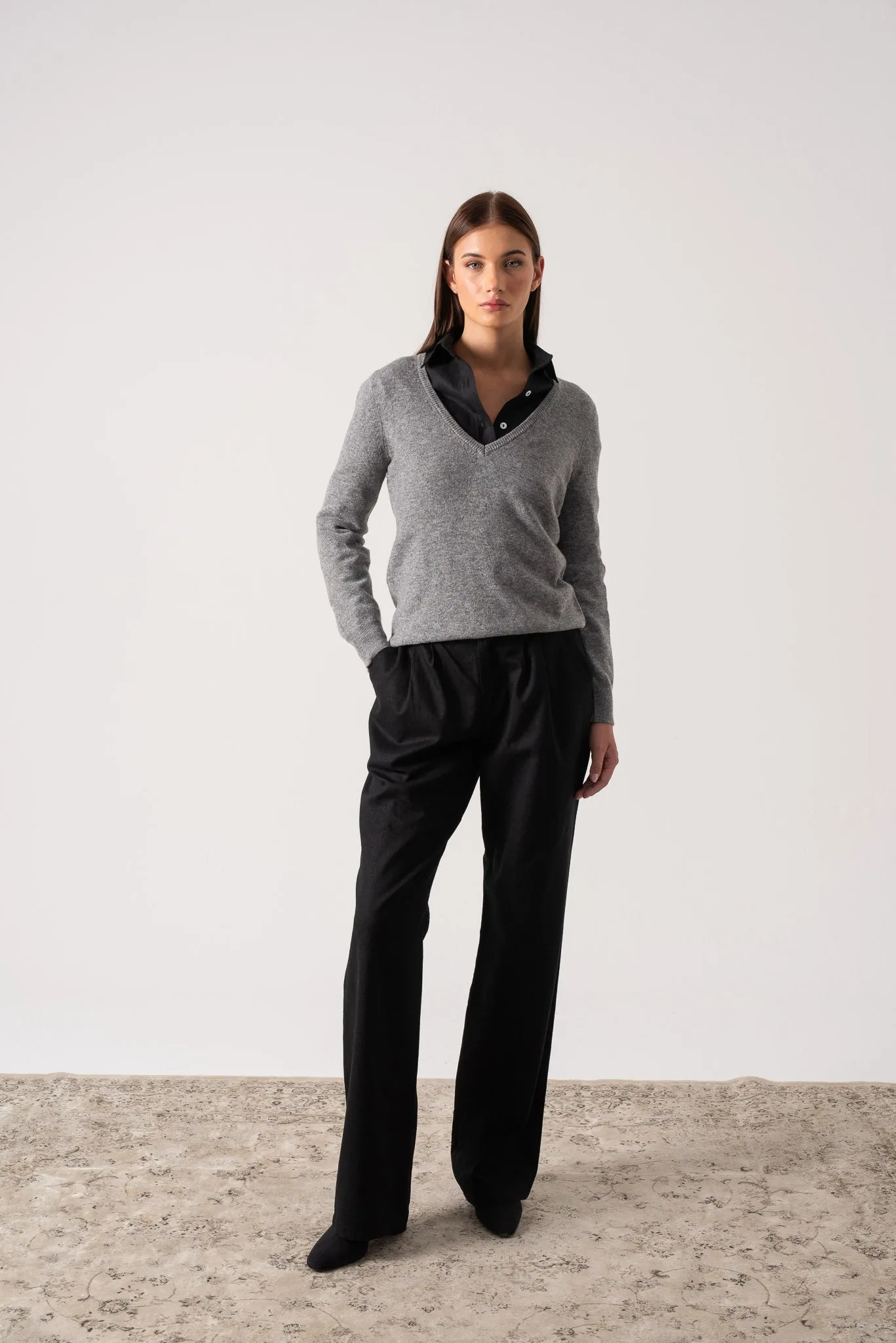 Essenza V-Neck 100% Cashmere Sweater Mélange Grey