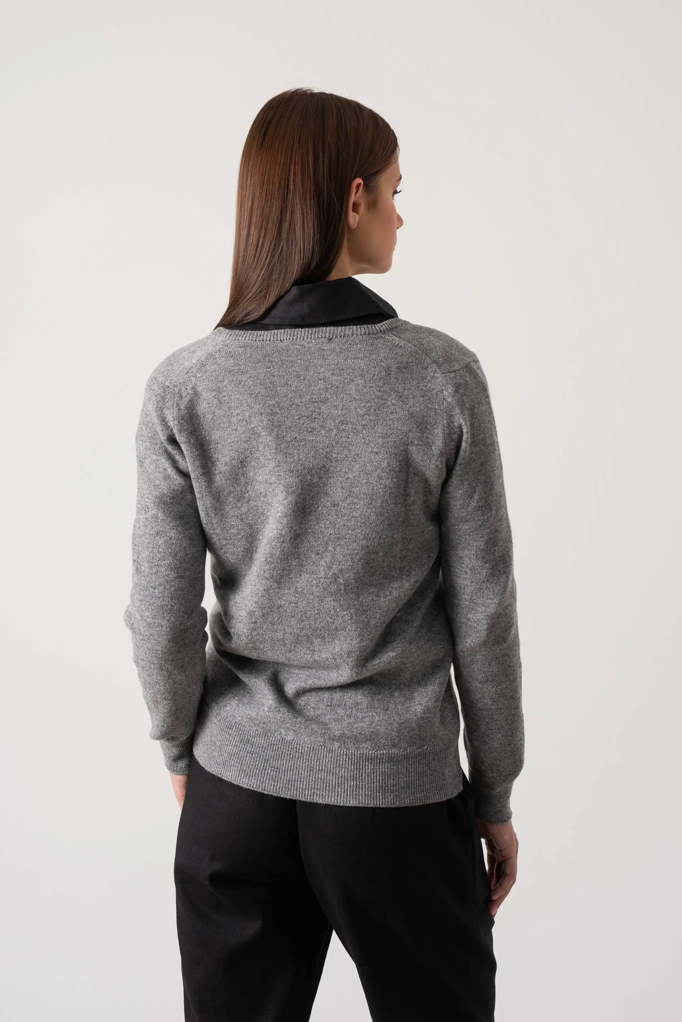 Essenza V-Neck 100% Cashmere Sweater Mélange Grey