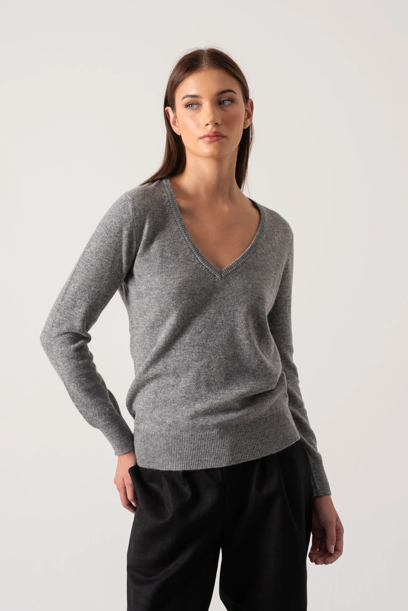 Essenza V-Neck 100% Cashmere Sweater Mélange Grey