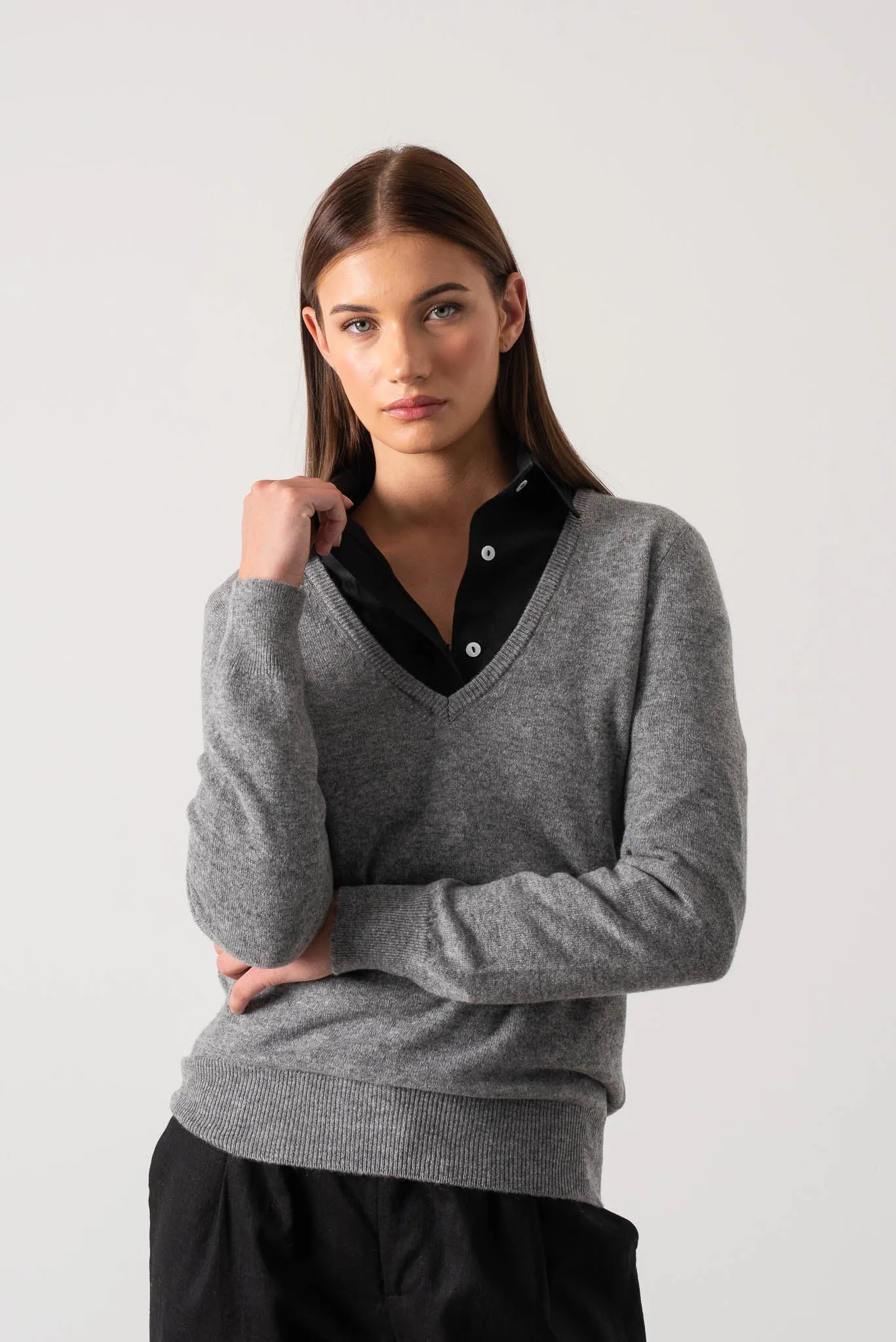 Essenza V-Neck 100% Cashmere Sweater Mélange Grey