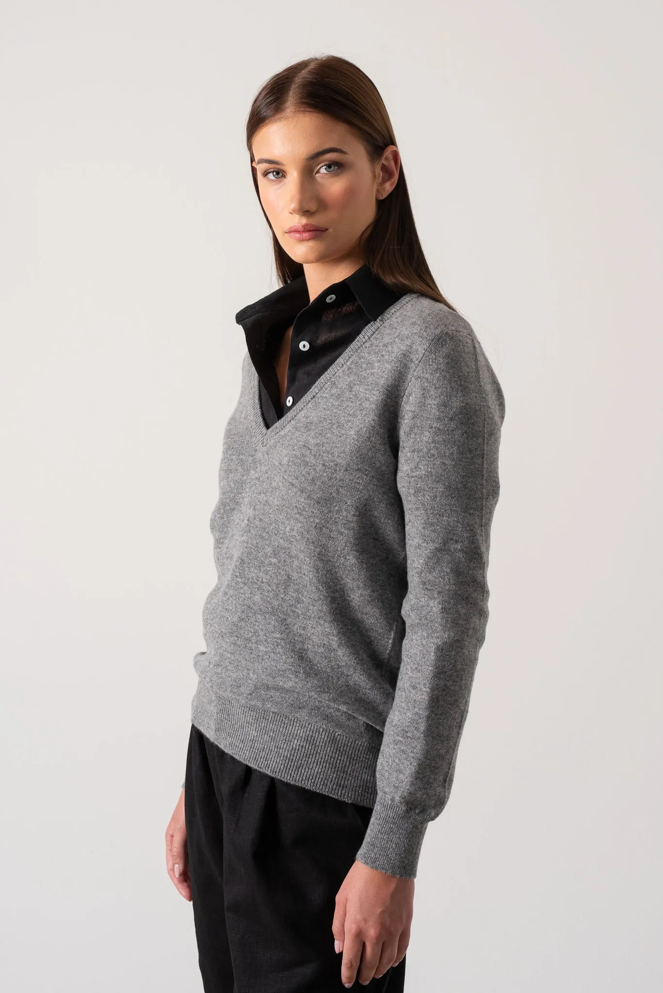 Essenza V-Neck 100% Cashmere Sweater Mélange Grey