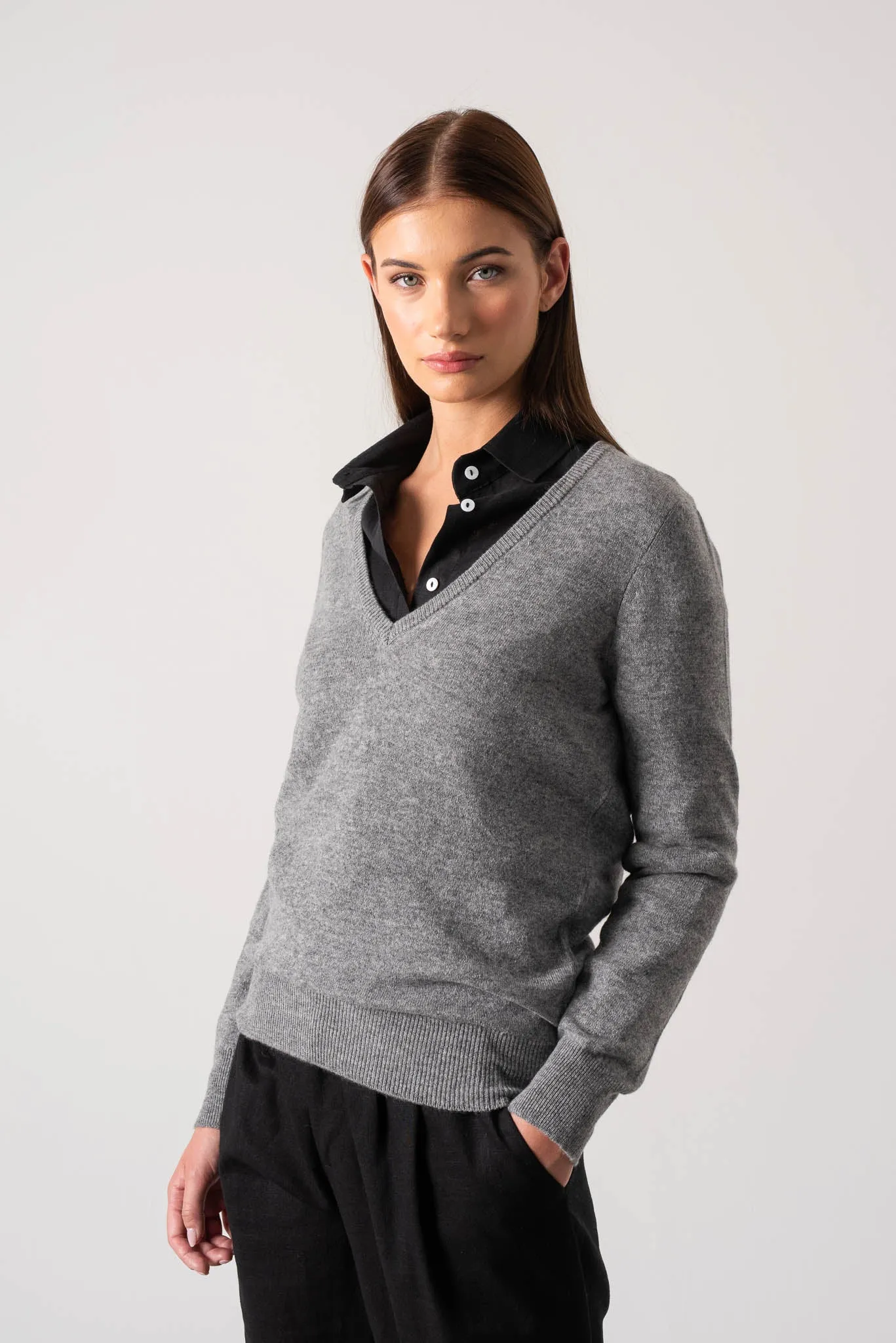 Essenza V-Neck 100% Cashmere Sweater Mélange Grey