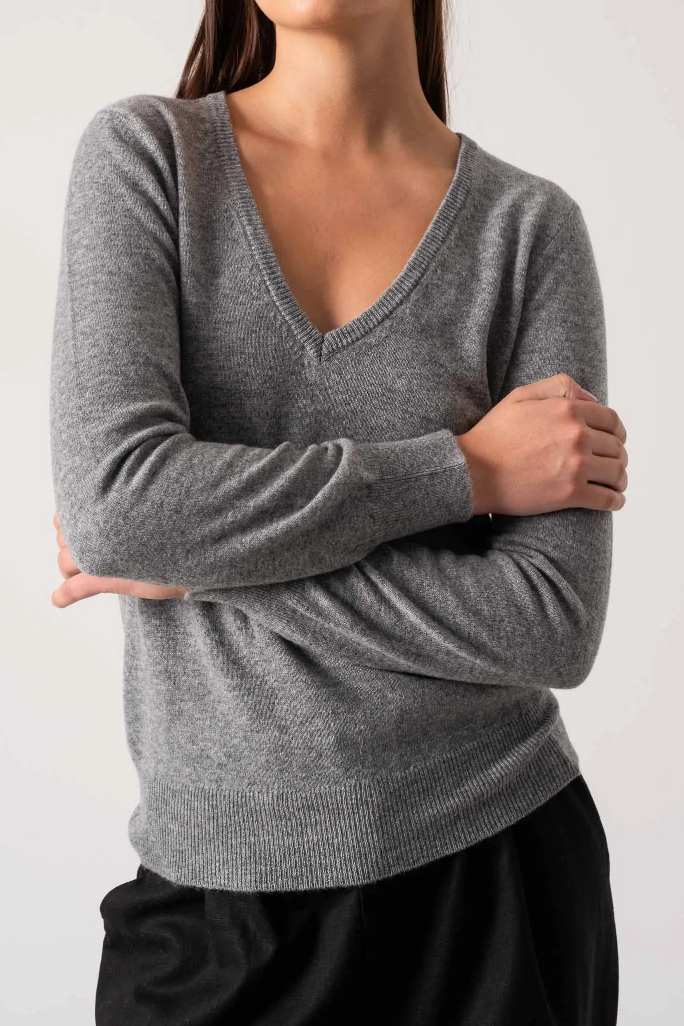 Essenza V-Neck 100% Cashmere Sweater Mélange Grey