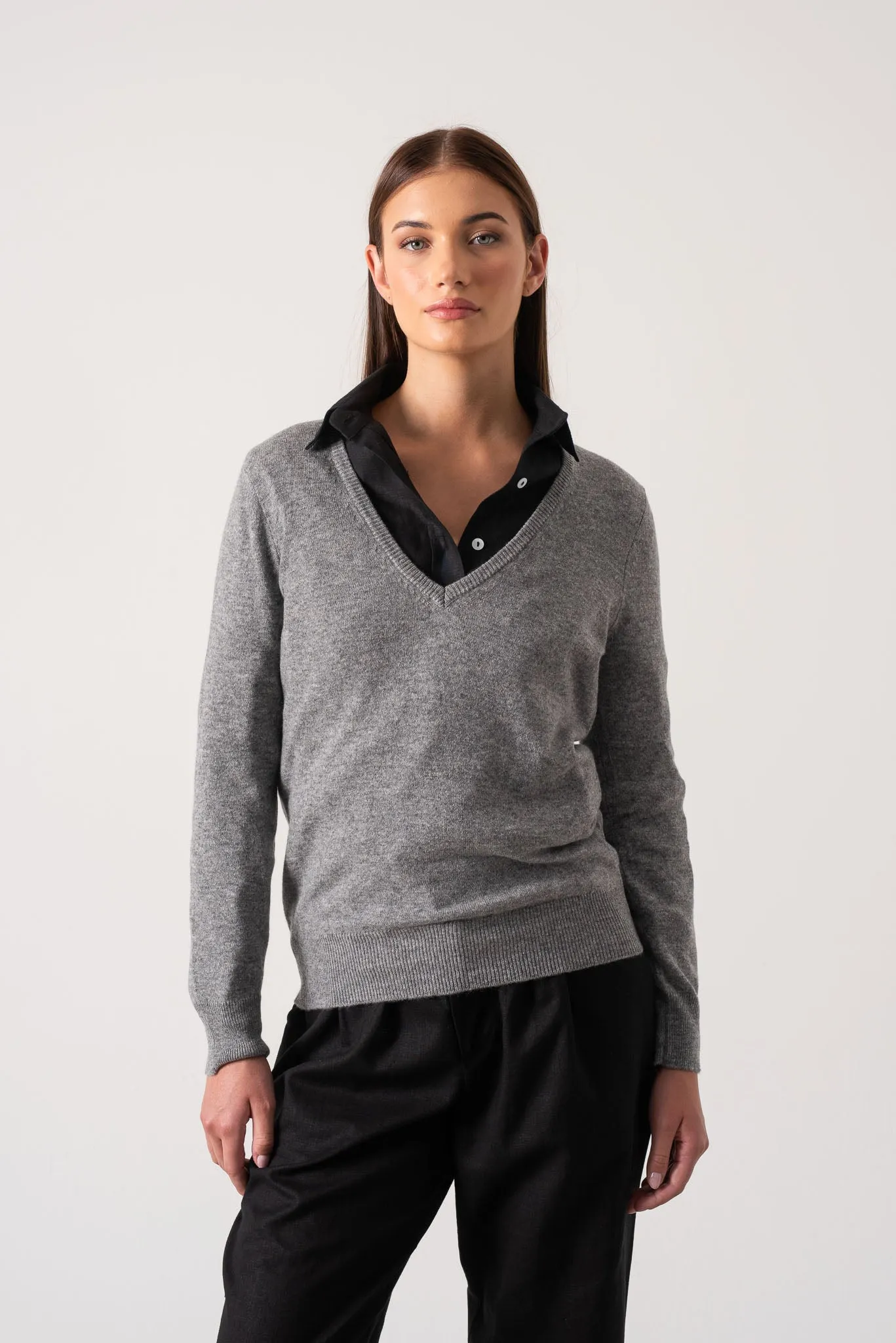 Essenza V-Neck 100% Cashmere Sweater Mélange Grey