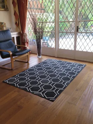 Black and Cream Hexagon Trellis Pattern Area Rug – 120 x 170 cm