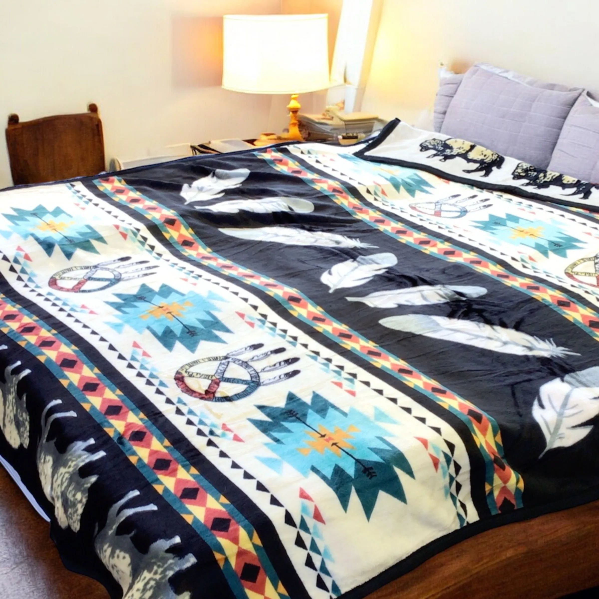 Twin Size Native Design Blanket (White)